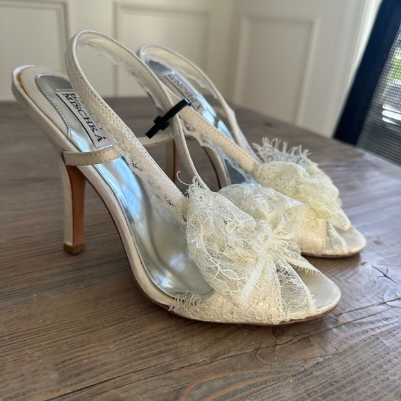 Badgley Mischka Shoes - Badgley Mischka Cream Lace Slingback Heels. Vintage.